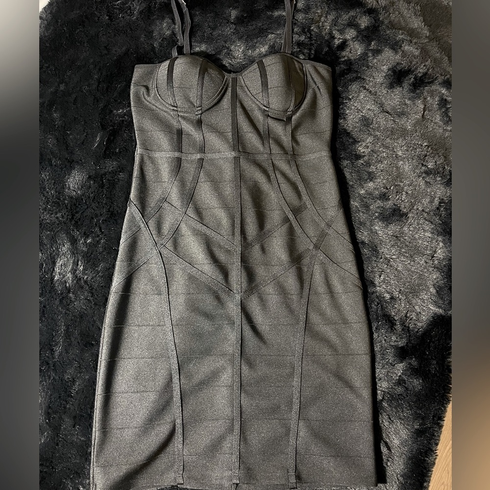 Black shape dress with padded breast cup